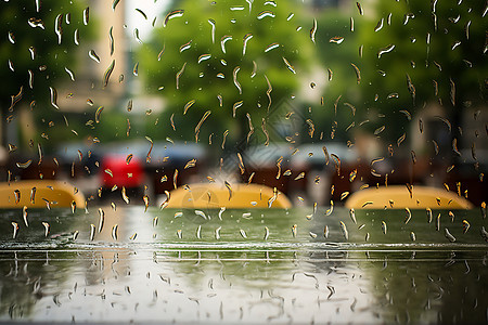 雨中玻璃上的水滴背景图片