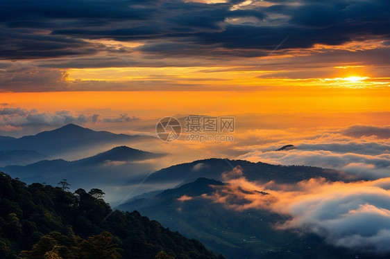 日出时的山峰风景图片