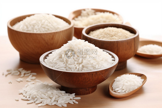 木碗中的谷物大米图片
