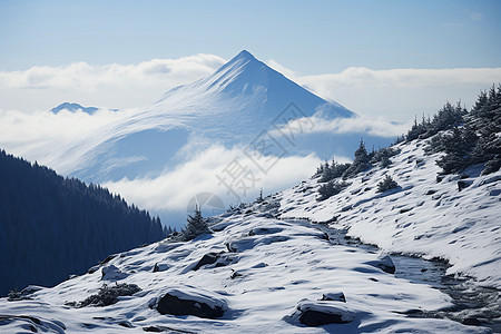 白雪覆盖的卡尔帕特山脉景观图片