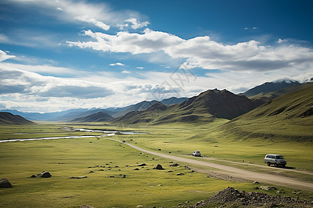 夏季山间草原的美丽景观图片