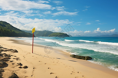 夏季静谧的海滩图片