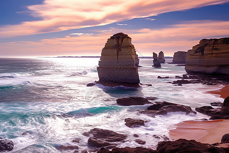 落日余晖下的海边岩石图片