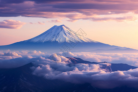 富士山下的云海景观图片