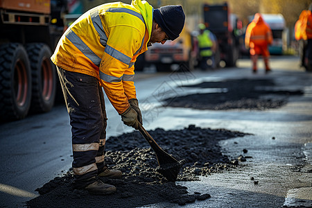 道路维修城市中的工人们正在修复道路背景