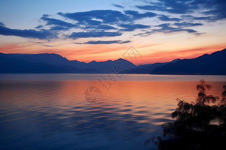 湖光山色背景图片