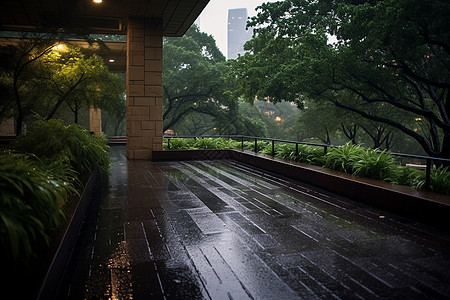 雨中的城市庭院建筑图片