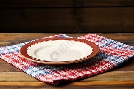 桌布上的陶瓷盘子图片