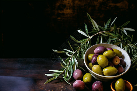 新鲜采摘的橄榄图片