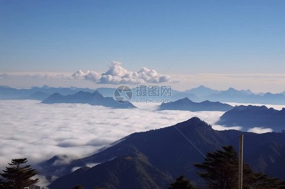 日出山间云海的美丽景观图片