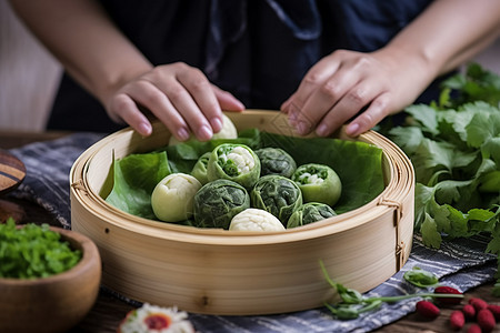 桌面上的烹饪的图片