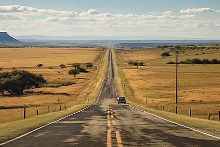 沙漠公路上行驶的汽车图片