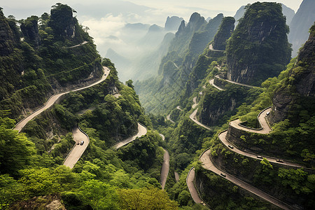 盘旋在山间的山路图片