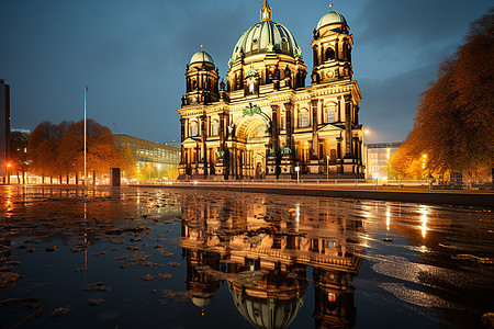 夜里的柏林大教堂图片