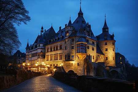 光亮的夜晚城堡图片