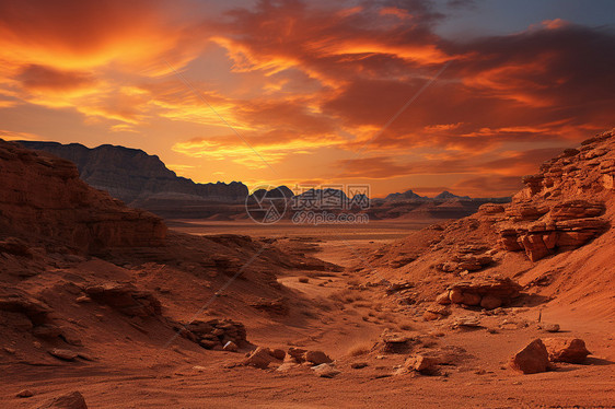 黄昏时分的沙漠美景图片