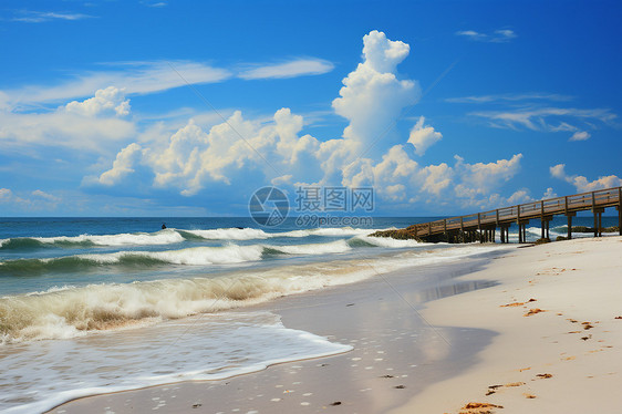 白云下的沙滩图片