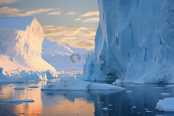 蓝天下的冰川图片