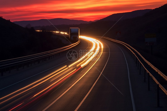 夜幕时户外的交通道路图片