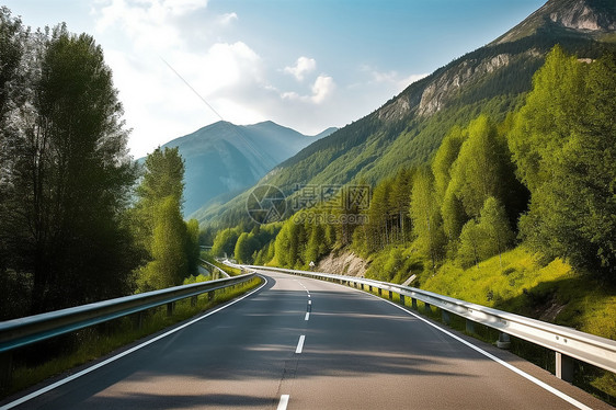 宁静的山中道路图片