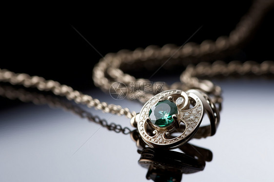 奢华昂贵的钻石项链图片
