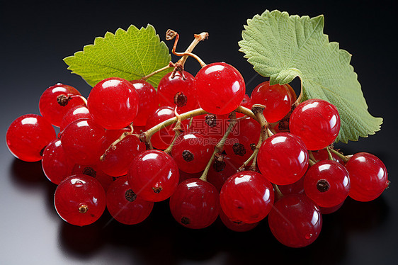 红艳多汁的葡萄图片