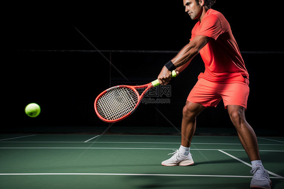 网球场的网球运动员图片