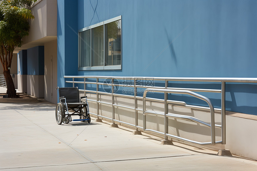 养老院外的轮椅图片