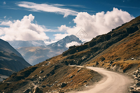 徒步旅行的喜马拉雅山脉景观图片
