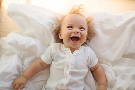 白床上的可爱宝宝图片