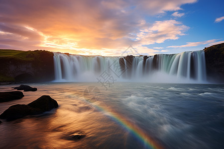 冰岛瀑布中的彩虹图片