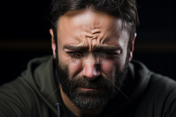 沉郁的男人图片