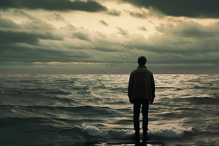 男人站在海边图片
