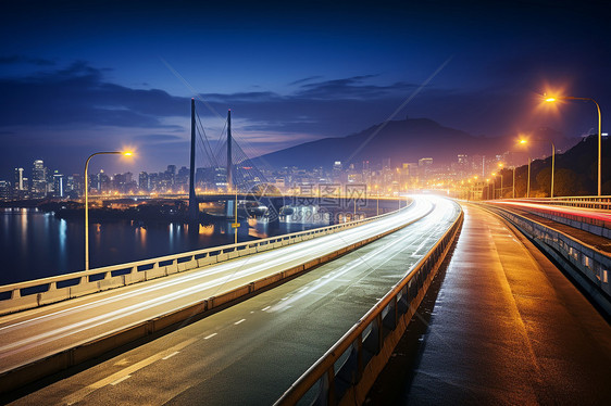 夜晚的城市公路图片