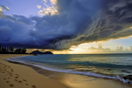 沙滩雨后的云彩图片