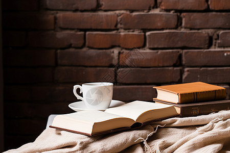 一杯咖啡与书籍相伴图片
