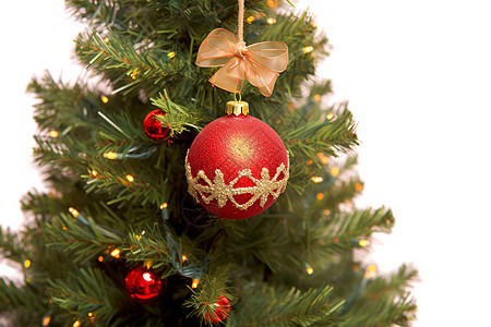 圣诞树上的红色装饰物图片