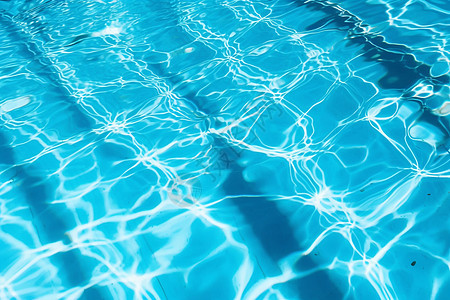 夏日泳池的倒影背景图片