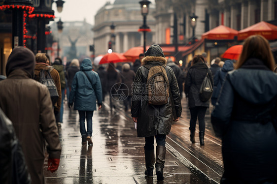 城市中的雨天街景图片