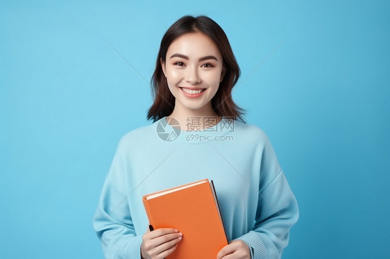 自信微笑的韩国大学生图片