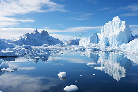 冰川湖中巨大的浮冰图片