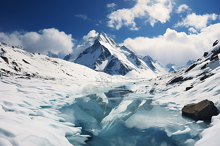 冰雪皑皑的高山图片