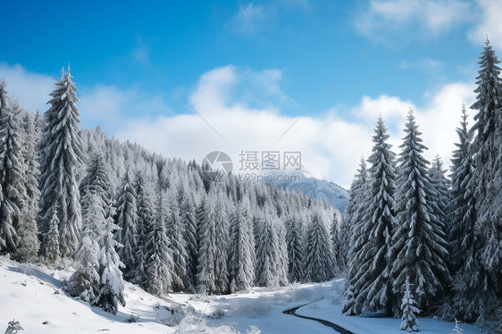 蓝天的雪山图片