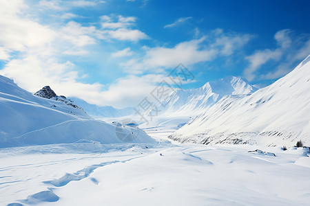 积雪累累的山川图片