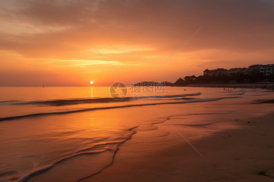 夕阳下的金色沙滩图片