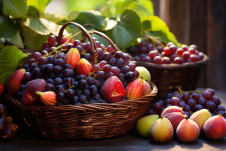 篮子中的葡萄和浆果图片
