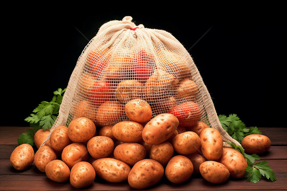一袋新鲜土豆图片