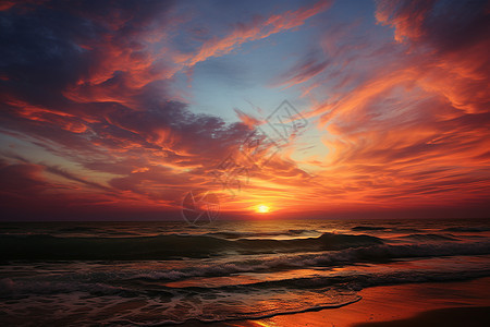 海滩上美丽的夕阳和云彩图片