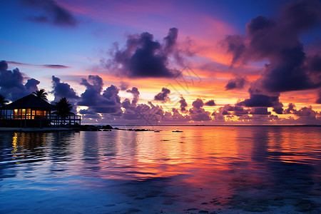 夕阳下的美丽大海图片