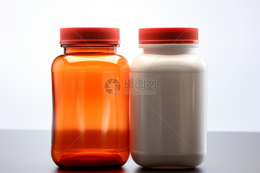 两个装药的瓶子高清图片下载-正版图片600643002-摄图网